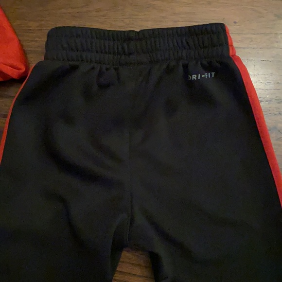 Nike outfit thin Dri-Fit shirt with hood & matching pants - Picture 7 of 8